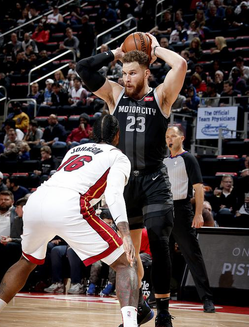 勒沃库森训练开放日，加时末段主帅复盘引欢呼，西甲在即，医务组通报恢复的简单介绍