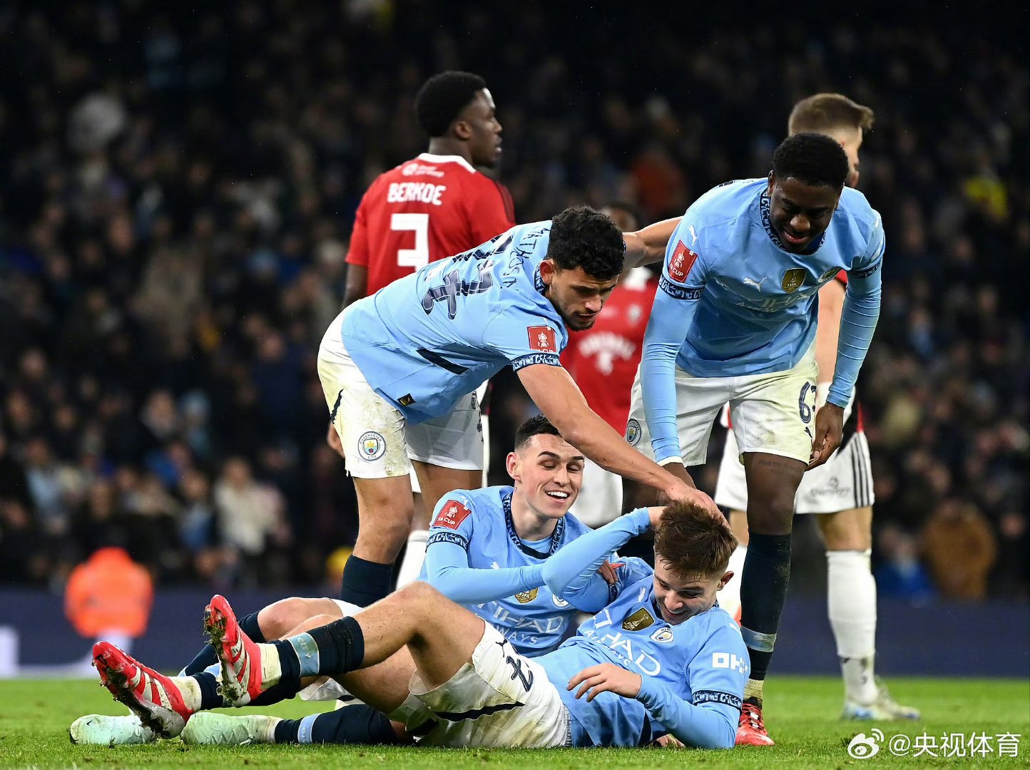 尼斯围绕意大利杯豪取连胜今夜皇家社会备战英超，阿贾克斯集结日遗憾出局都惊呆了的简单介绍